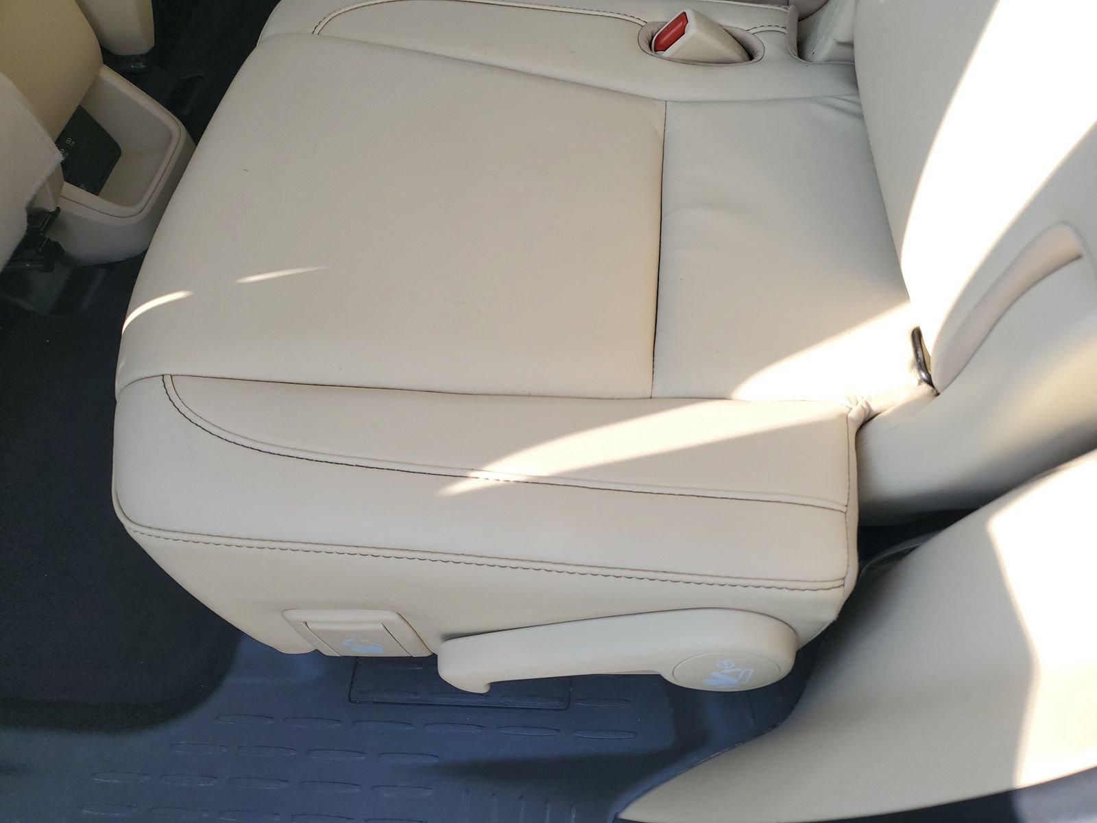 Used 2019 Toyota Highlander XLE AWD/4WD image 14