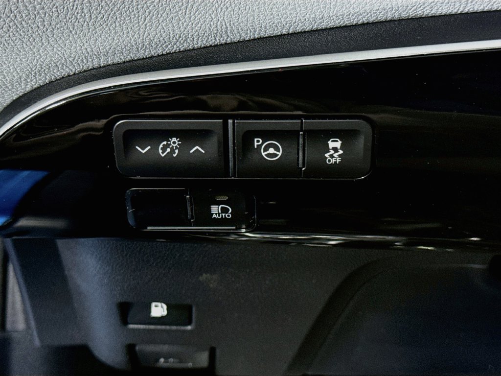 Certified 2022 Toyota Prius XLE w/ Premium Convenience Package FWD image 20