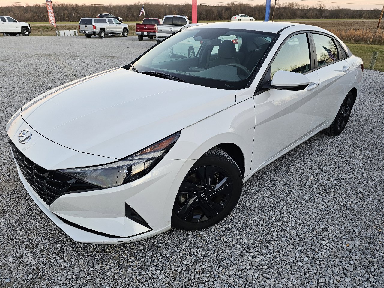 Used 2022 Hyundai Elantra SEL image 3