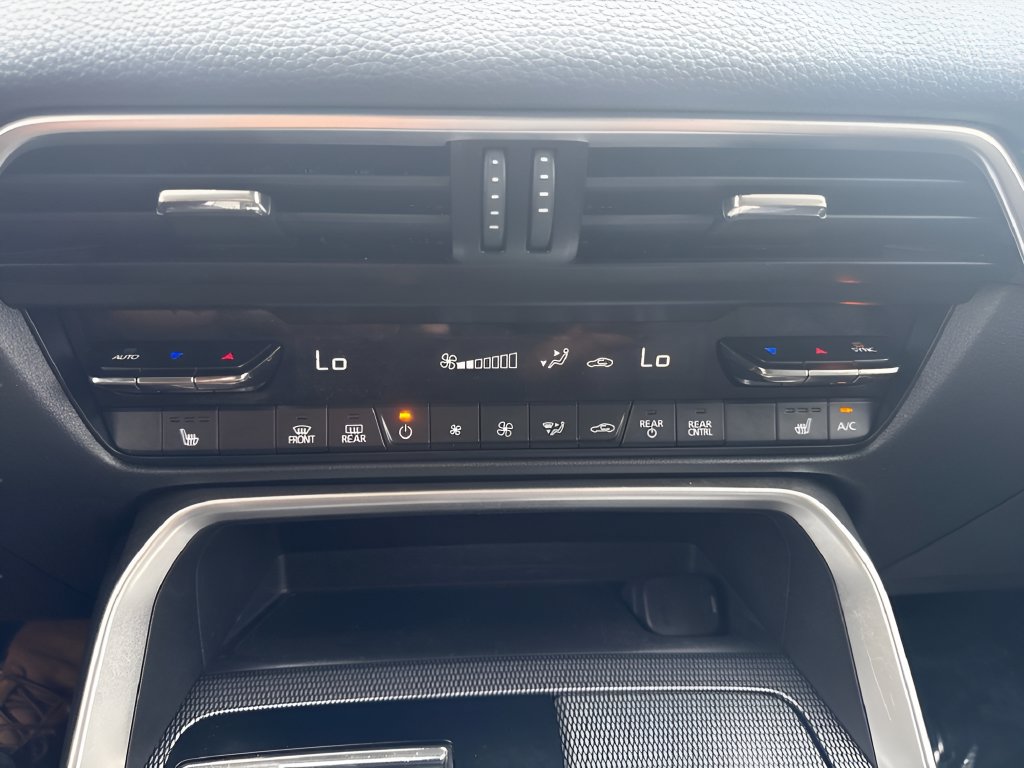 Used 2024 MAZDA CX-90 Plug-In Hybrid w/ Preferred AWD/4WD image 11