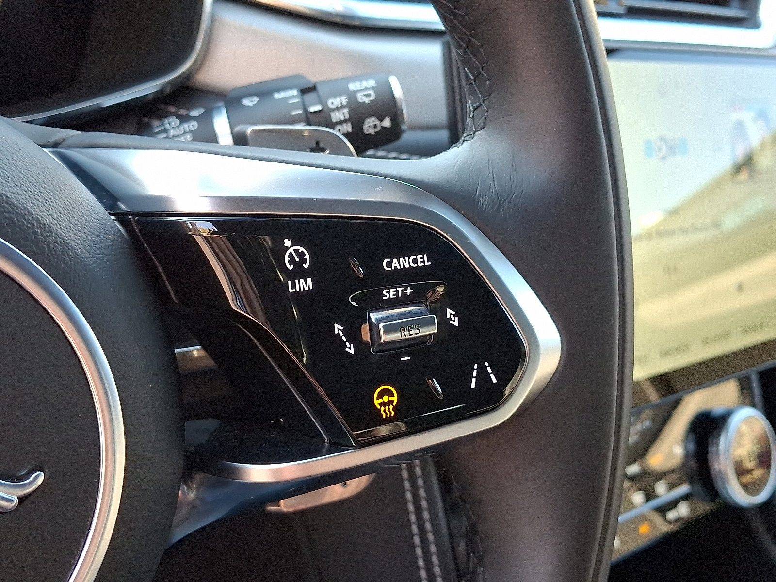 Certified 2025 Jaguar F-PACE R-Dynamic S image 19