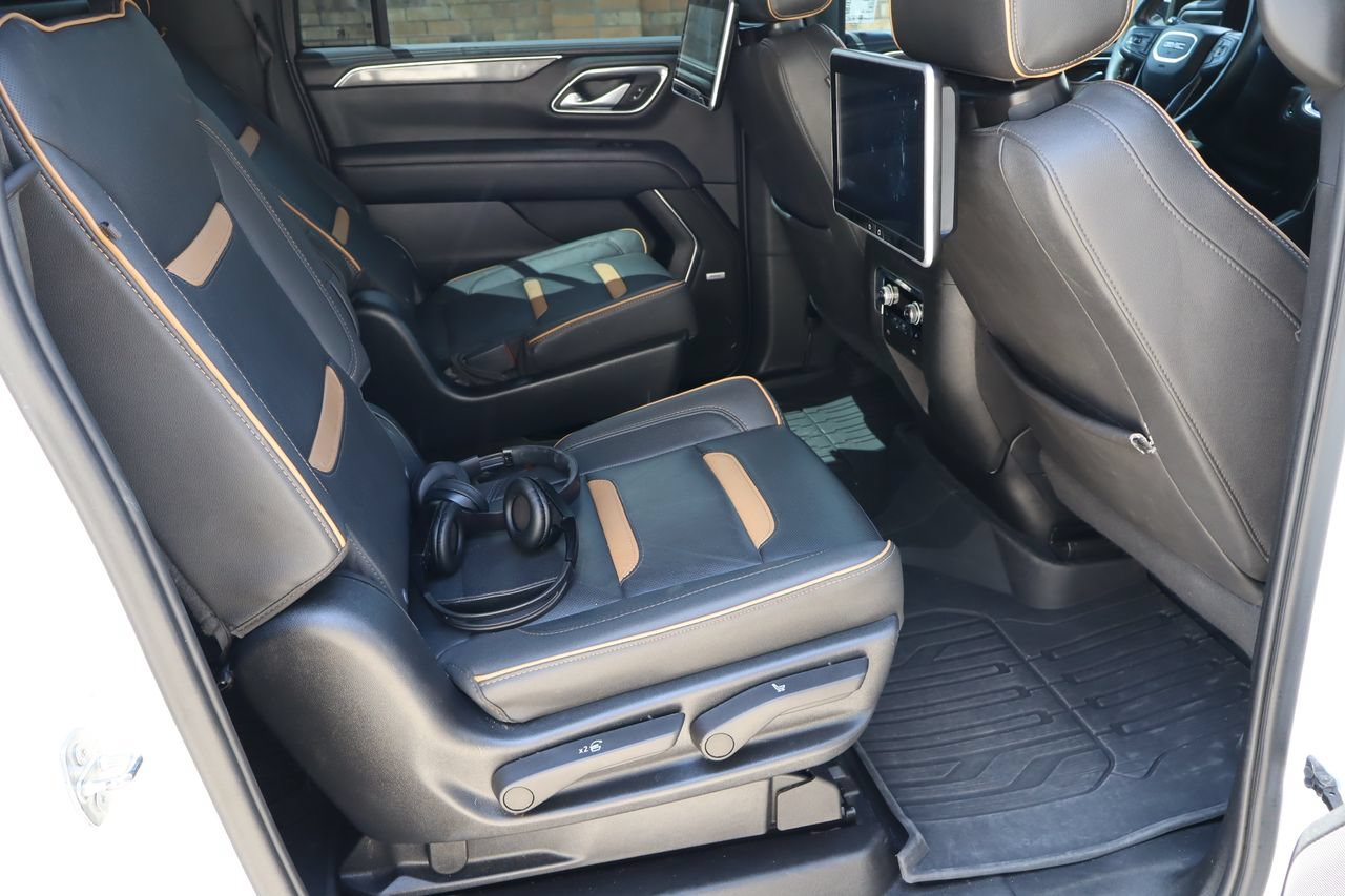 Used 2023 GMC Yukon XL AT4 w/ Technology Package AWD/4WD image 19