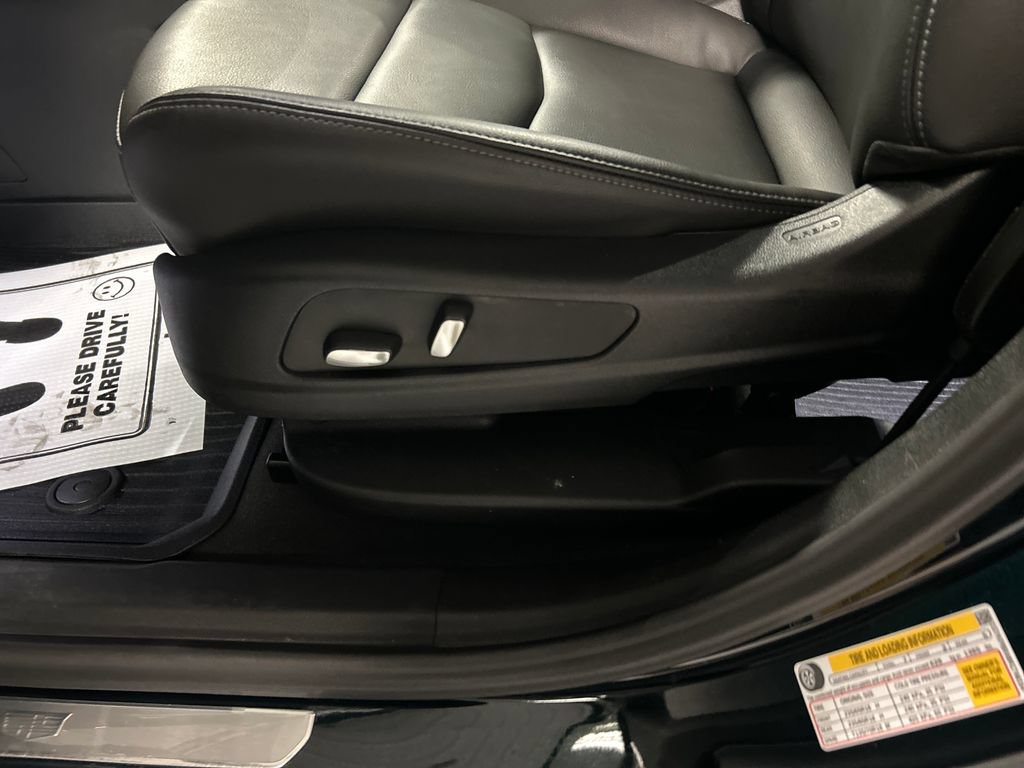 Used 2024 Cadillac XT6 Luxury w/ LPO, Floor Liner Package AWD/4WD image 13