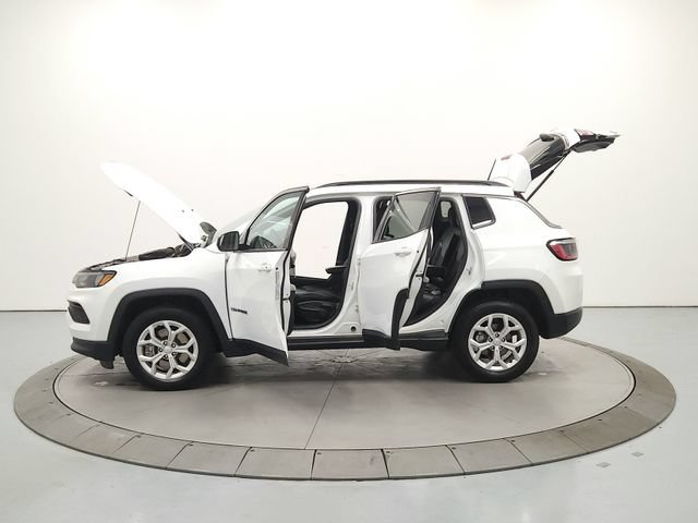 Used 2024 Jeep Compass Latitude AWD/4WD image 13