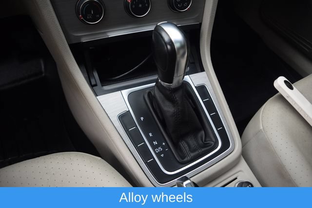 Used 2015 Volkswagen Golf SE FWD image 12