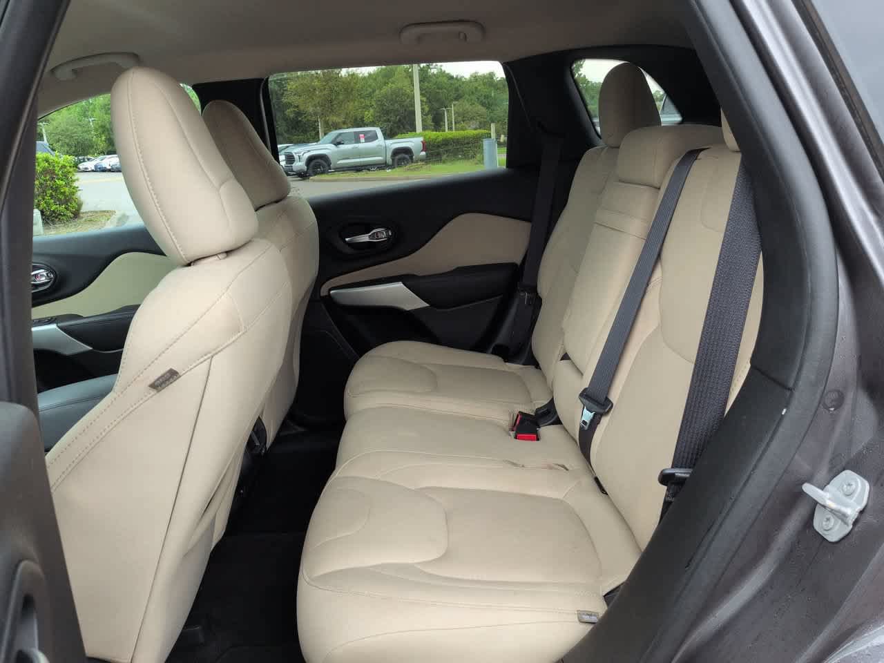 Used 2017 Jeep Cherokee Latitude w/ Safety/Convenience Group FWD image 13