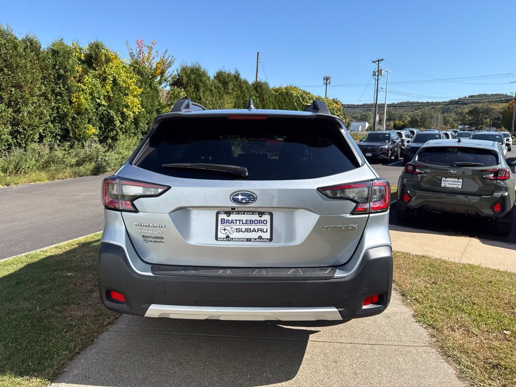 Used 2023 Subaru Outback Limited AWD/4WD image 5