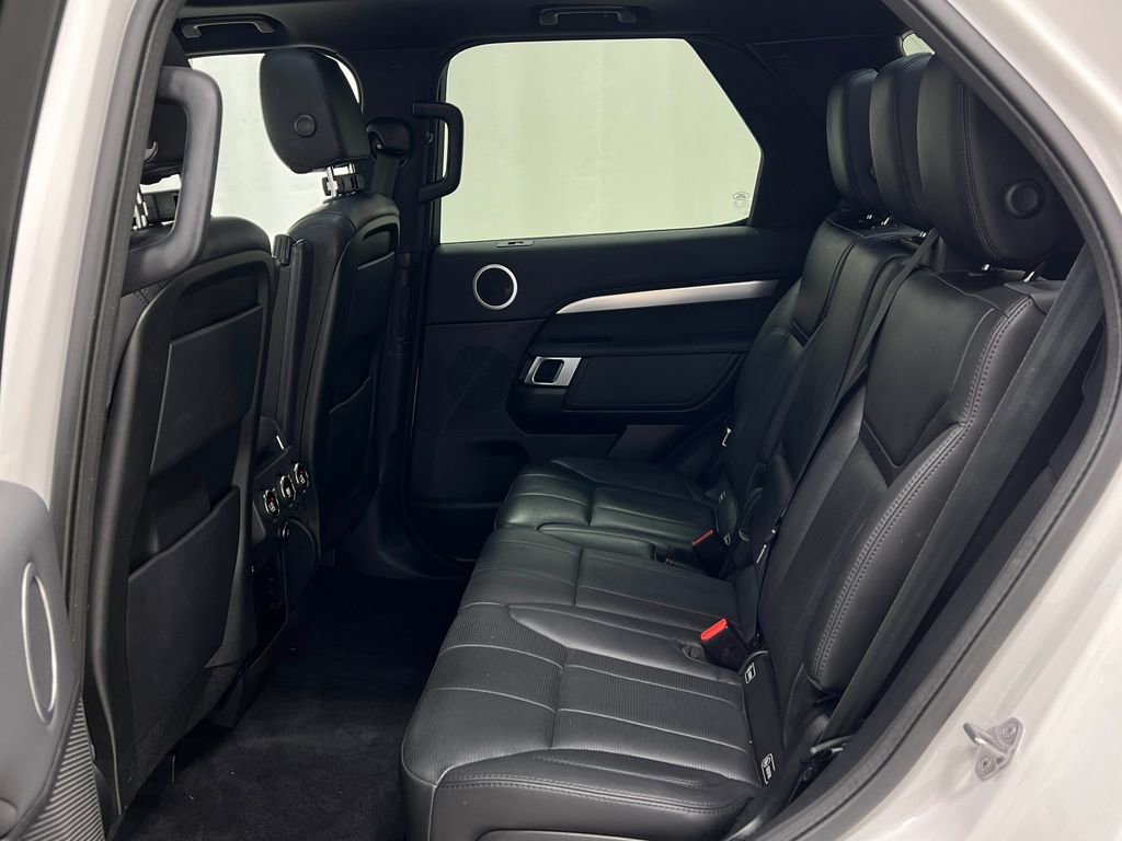 Used 2020 Land Rover Discovery Landmark image 34