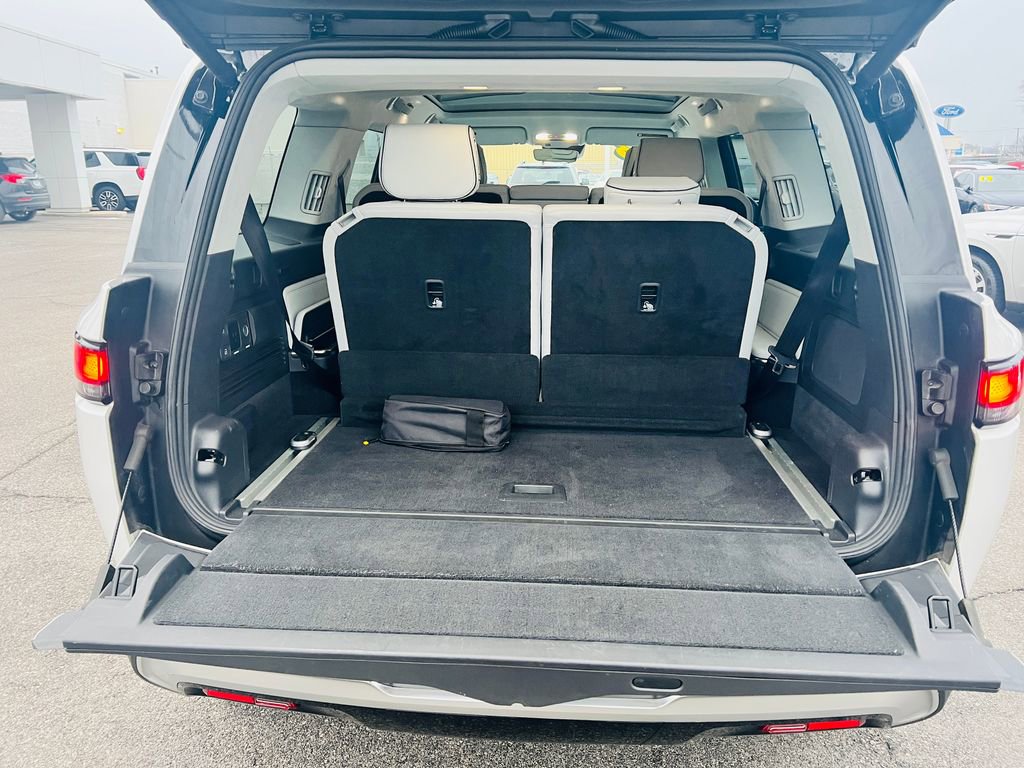 Used 2023 Rivian R1S Adventure image 31