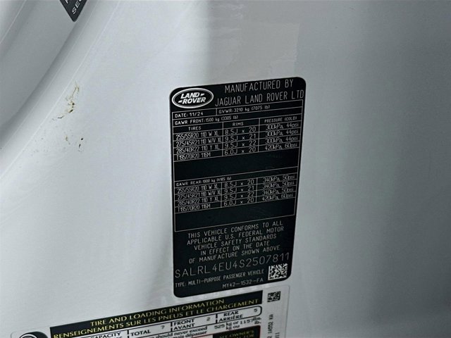 Used 2025 Land Rover Discovery Dynamic SE image 34