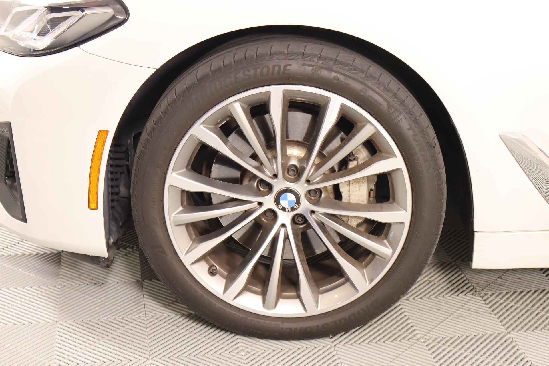 Used 2023 BMW 530i w/ Premium Package RWD image 19