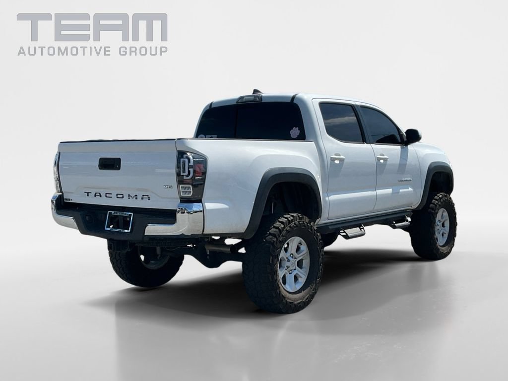Used 2018 Toyota Tacoma TRD Off-Road AWD/4WD image 7