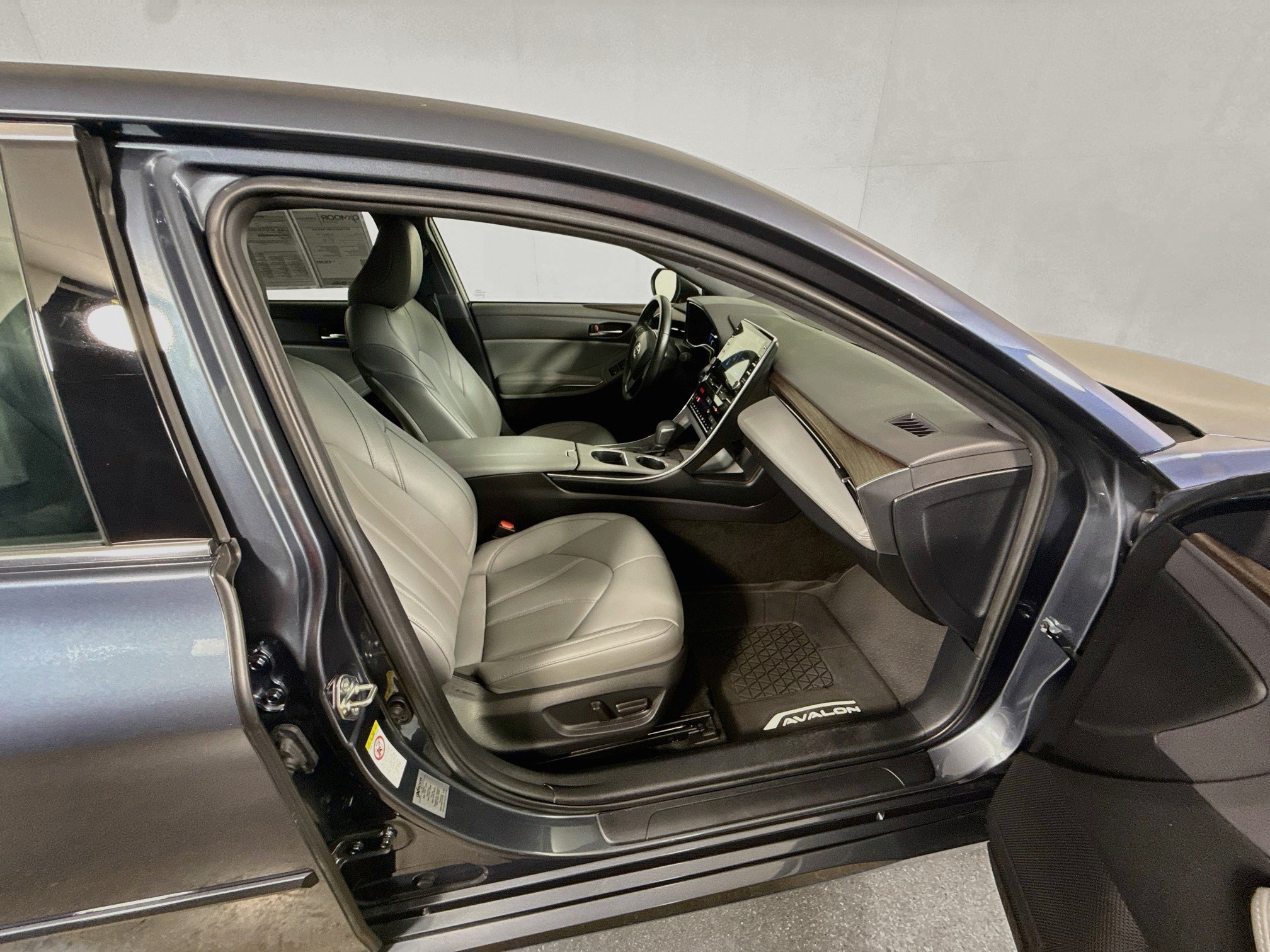 Certified 2019 Toyota Avalon XLE w/ Moonroof Package FWD image 27