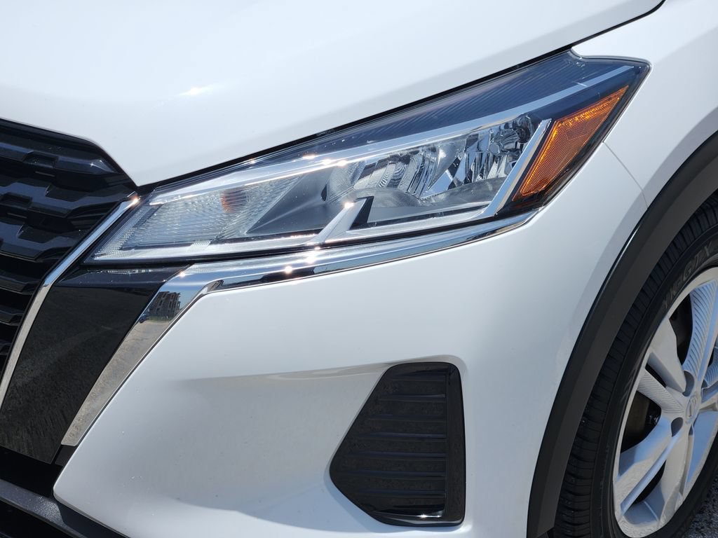 Used 2022 Nissan Kicks S FWD image 5