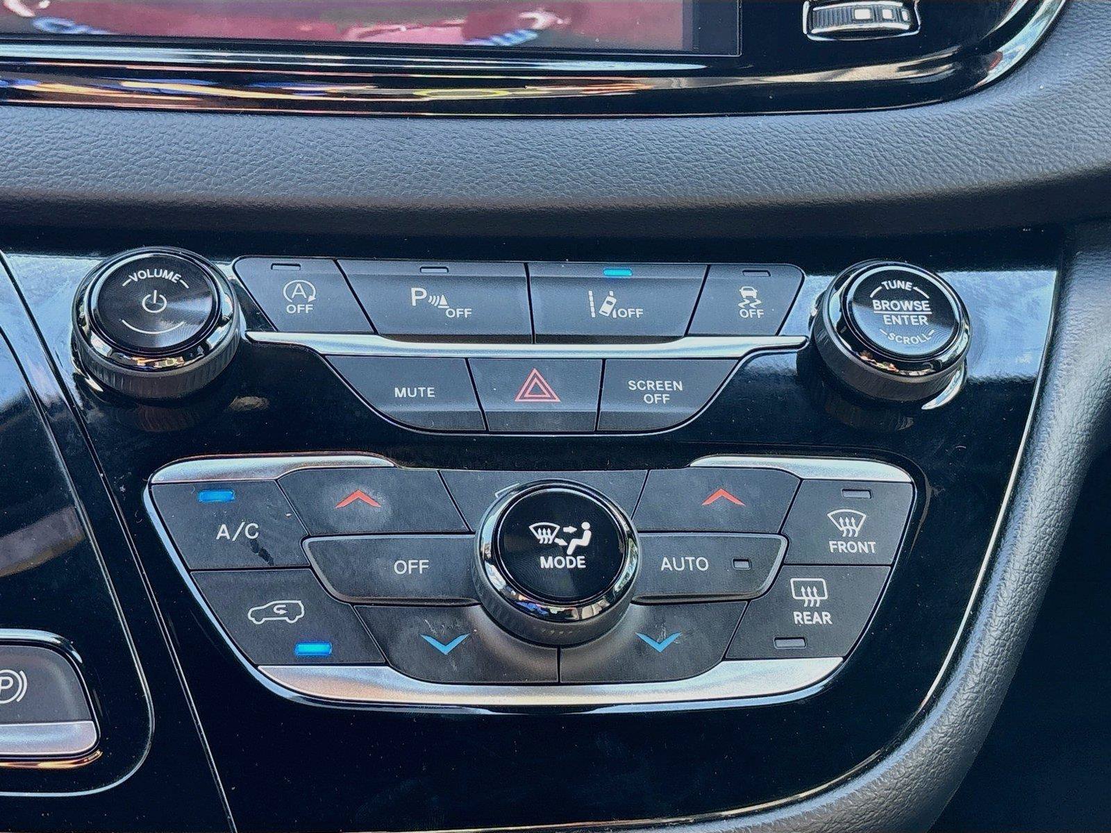 Used 2025 Chrysler Pacifica Select FWD image 15