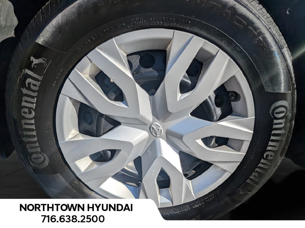 Used 2024 Toyota Corolla Cross L AWD/4WD image 34