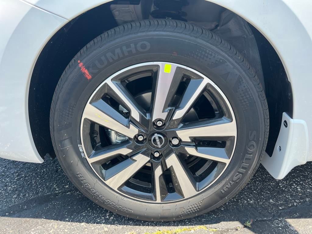 New 2025 Nissan Versa SV w/ Trunk Package image 9