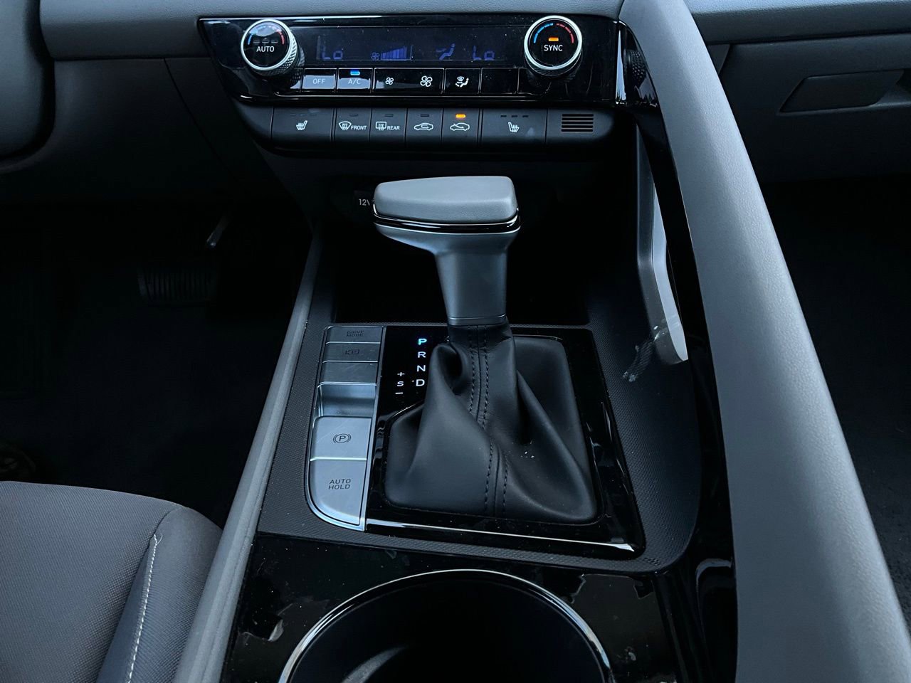 Used 2025 Hyundai Elantra SEL image 23