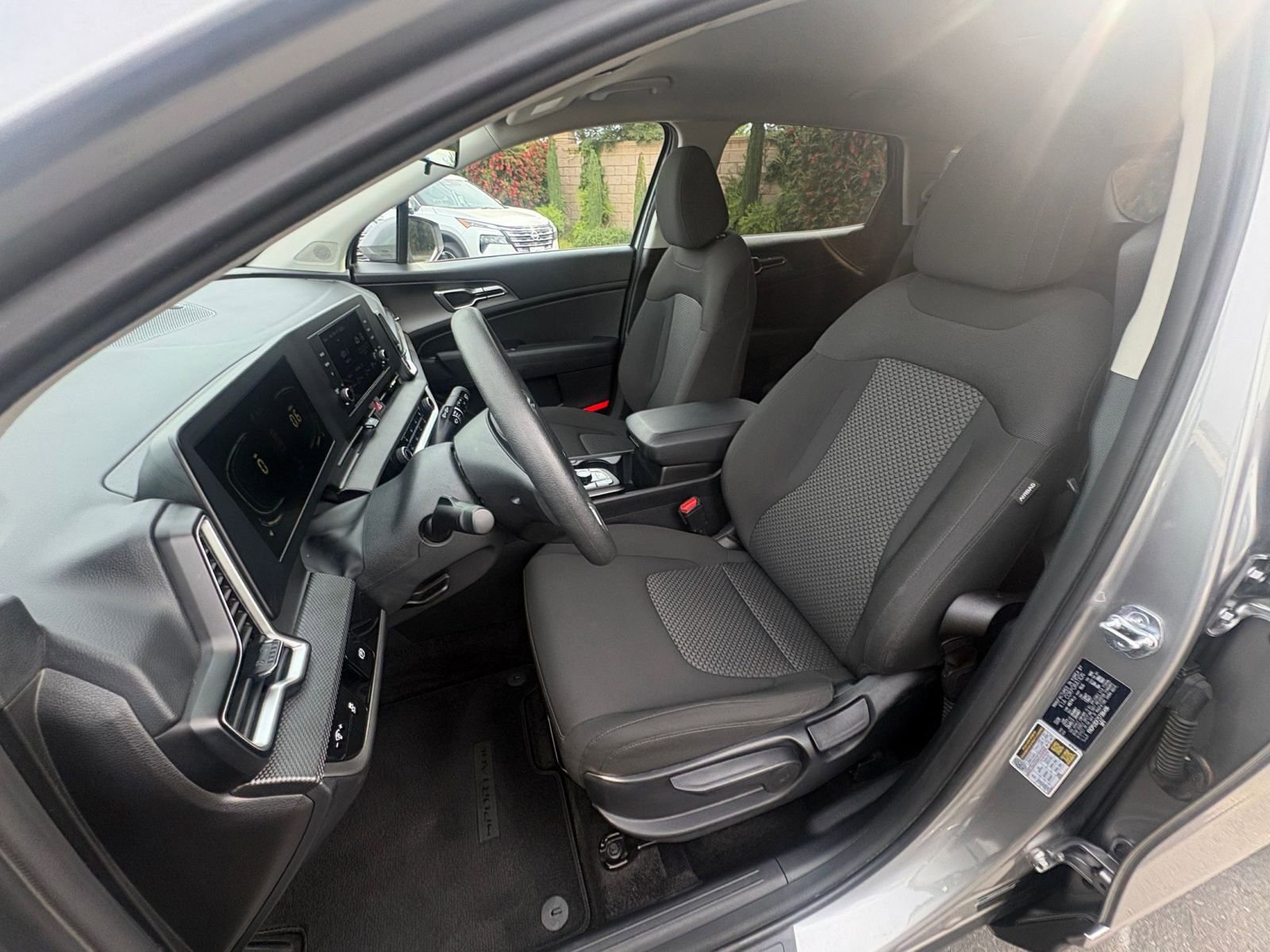 Used 2025 Kia Sportage LX image 35