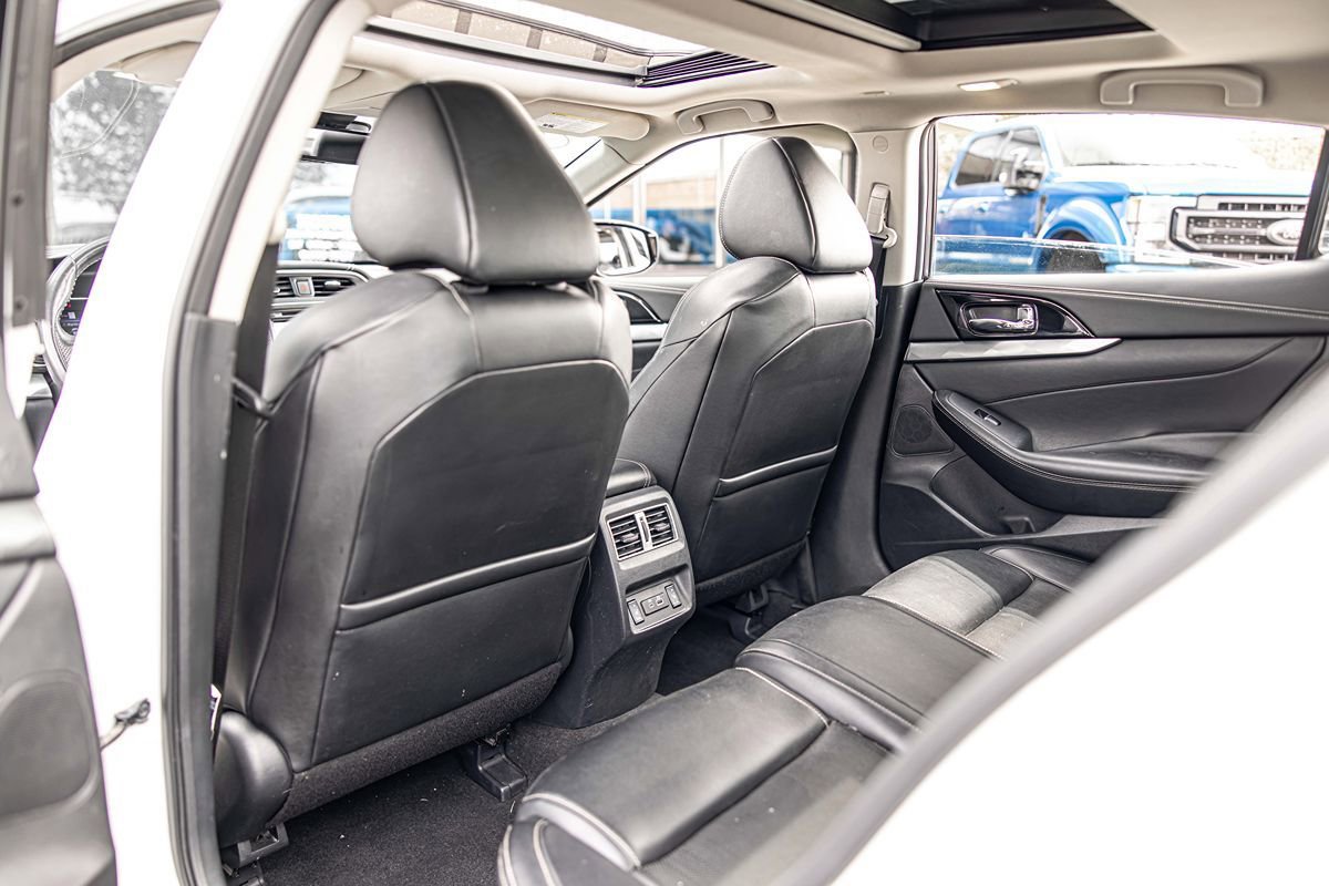 Used 2023 Nissan Maxima SL FWD image 33