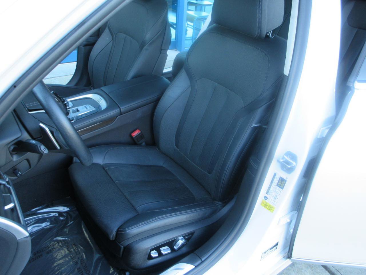 Used 2022 BMW 740i image 9