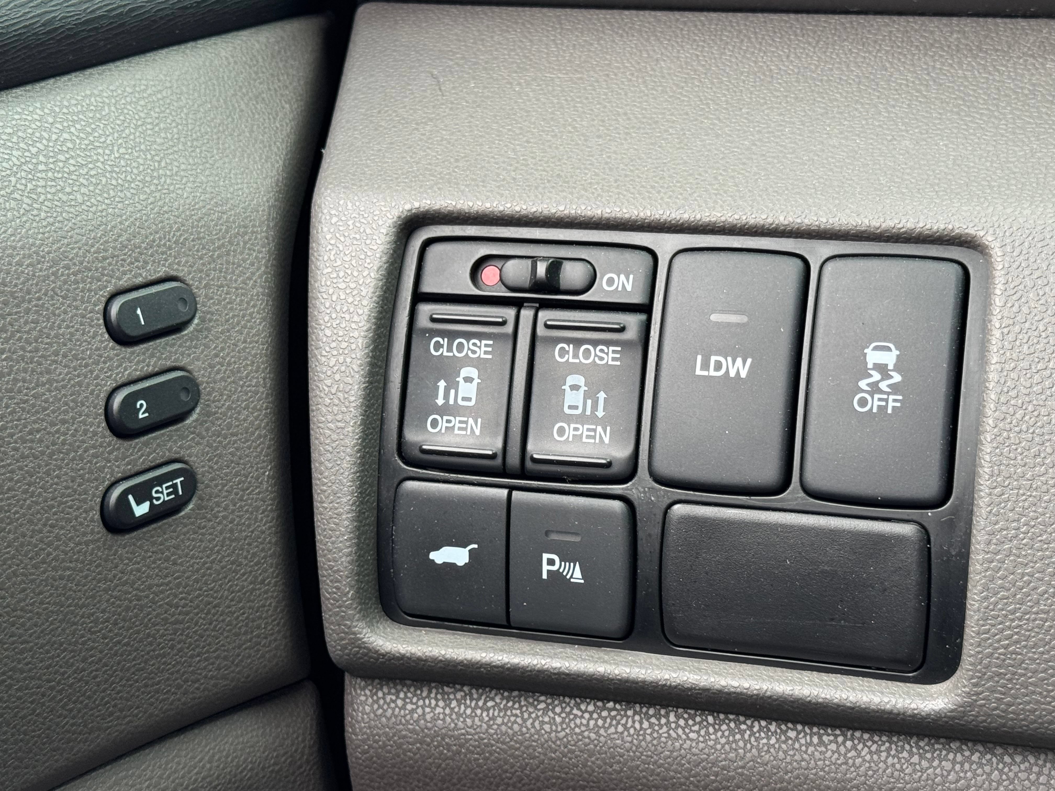 Used 2014 Honda Odyssey Touring Elite image 40
