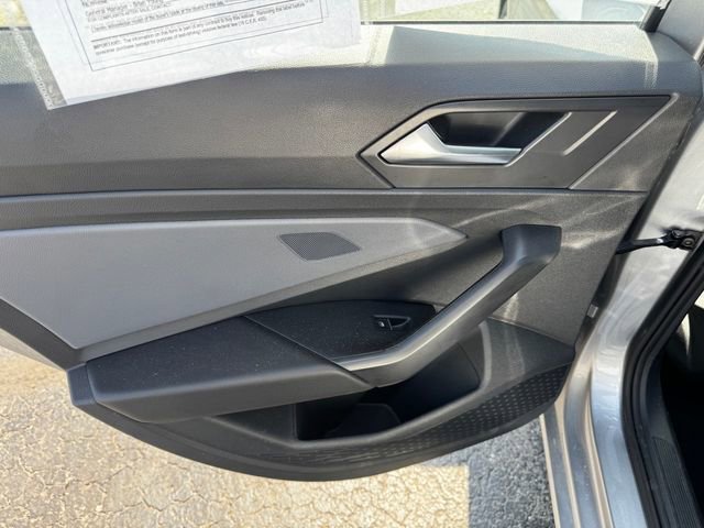 Used 2025 Volkswagen Jetta SE image 18