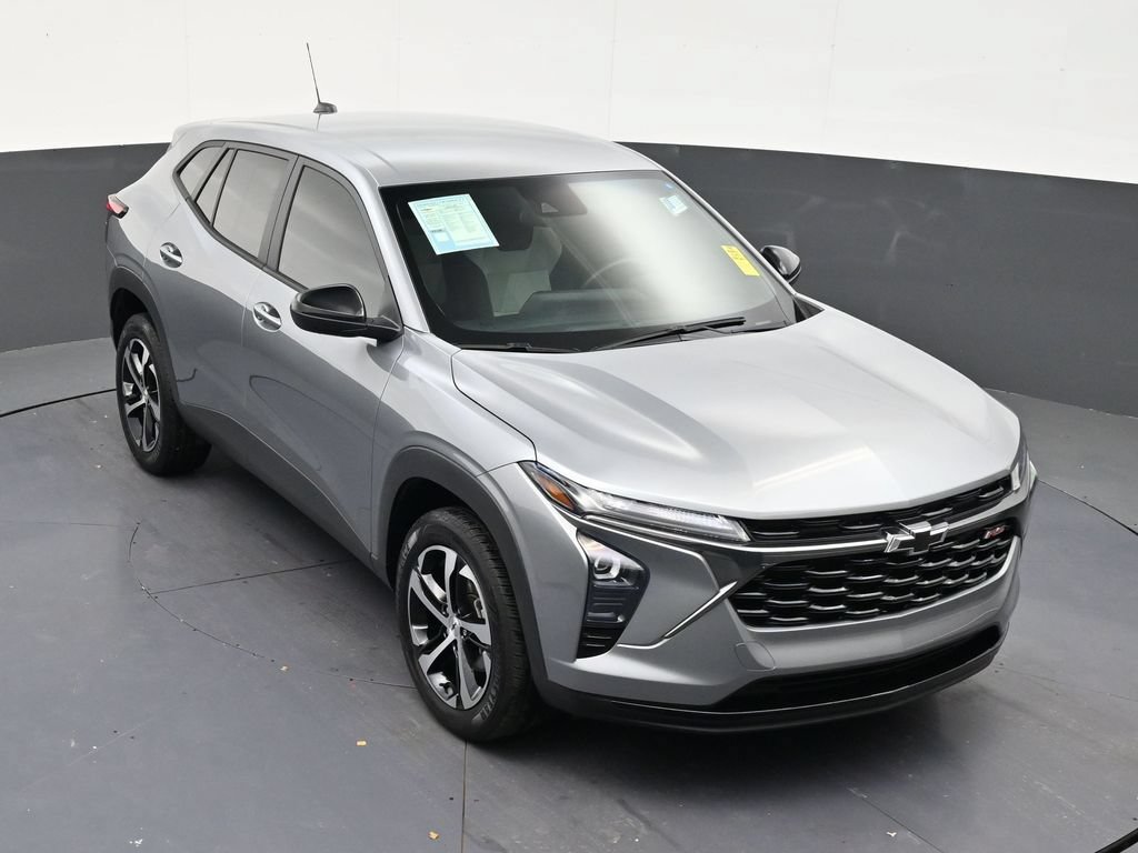 Used 2025 Chevrolet Trax RS FWD image 18