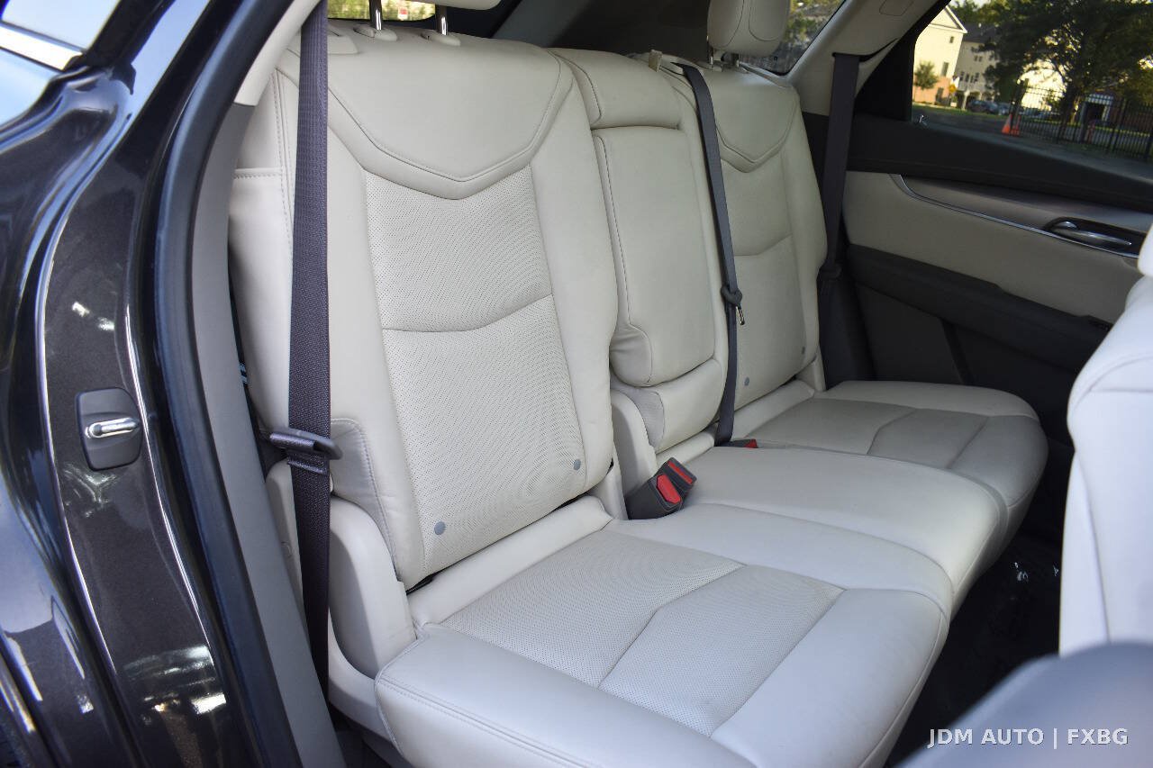 Used 2017 Cadillac XT5 Luxury w/ Driver Awareness Package AWD/4WD image 16