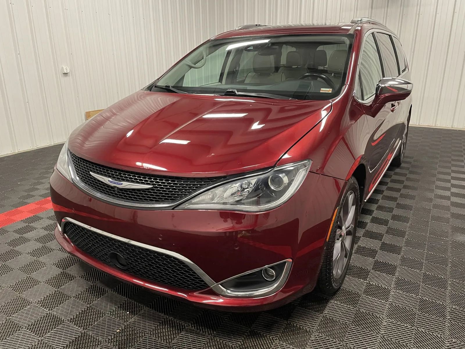 Used 2019 Chrysler Pacifica Limited w/ Tire & Wheel Group image 9