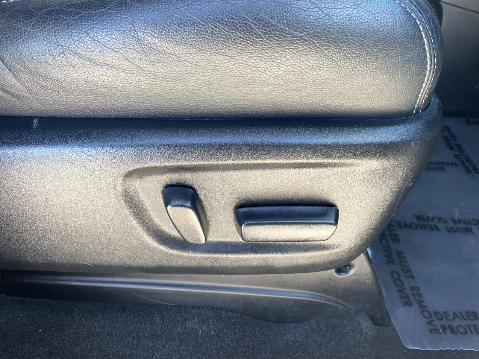 Used 2015 Toyota Sienna SE image 23