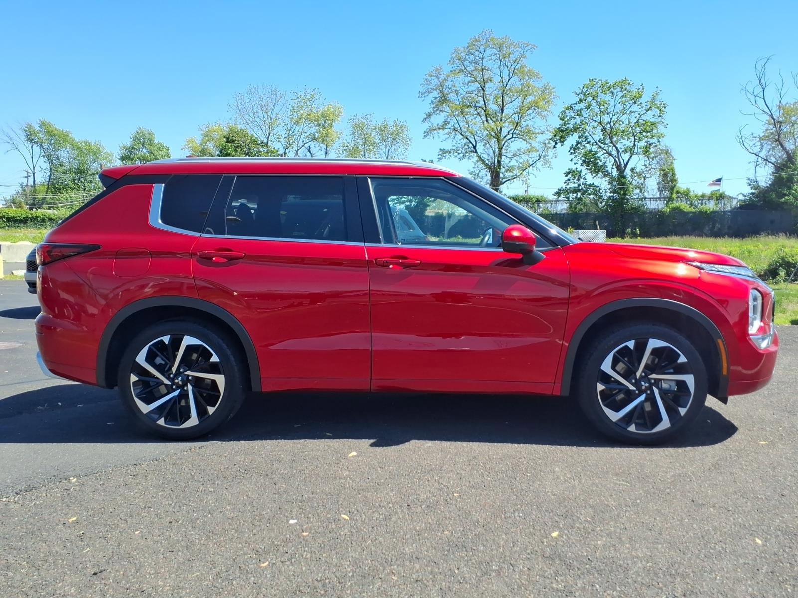 Used 2022 Mitsubishi Outlander SEL FWD image 2