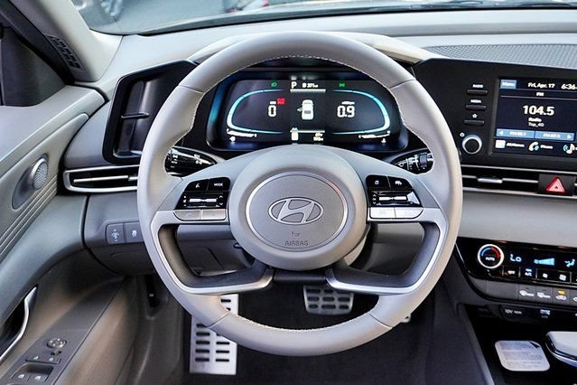Certified 2026 Hyundai Elantra Sport FWD image 17