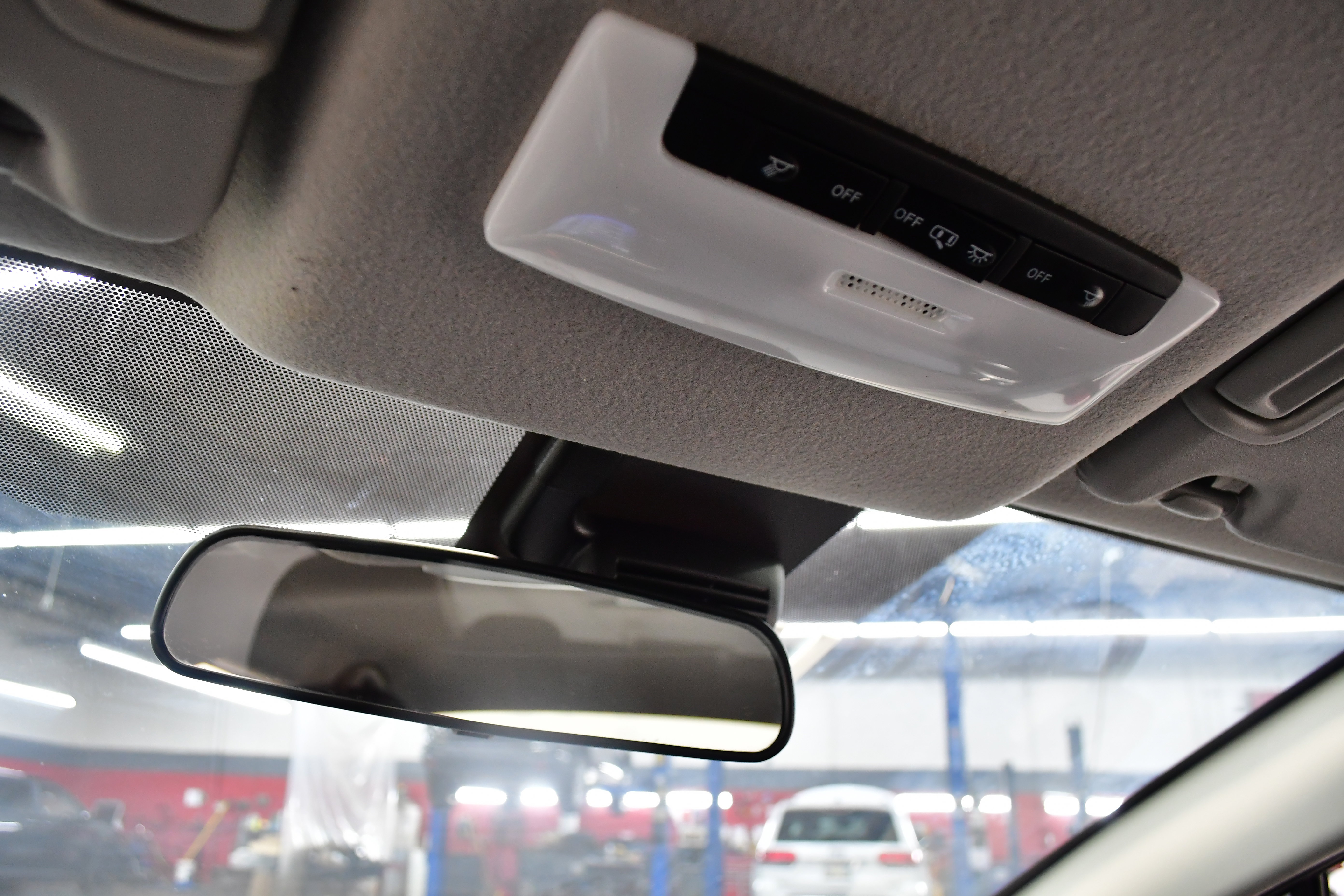 Used 2025 Nissan Versa SV FWD image 27