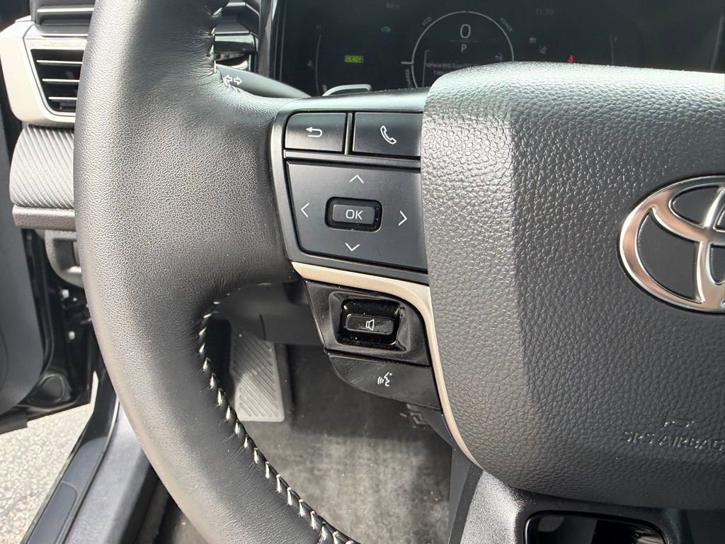 Used 2025 Toyota Camry SE FWD image 25