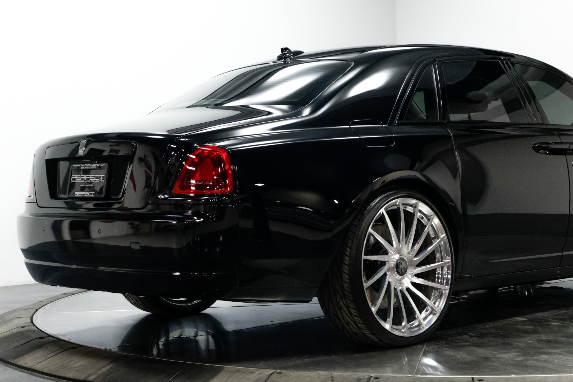 Used 2015 Rolls-Royce Ghost image 15