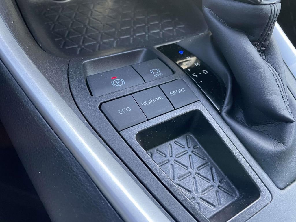 Used 2025 Toyota RAV4 XLE image 43