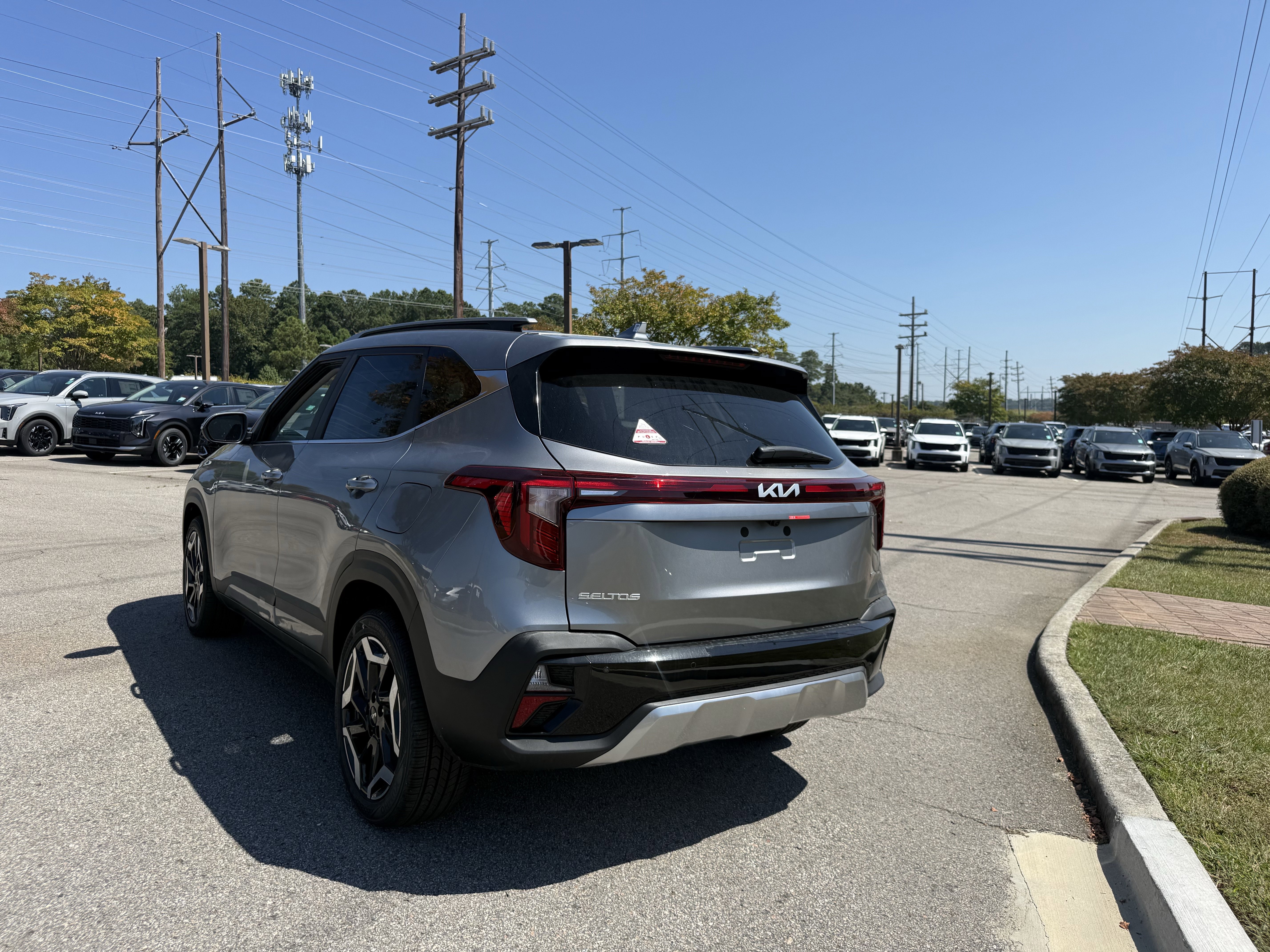 New 2026 Kia Seltos SX w/ SX Sunroof Package image 3