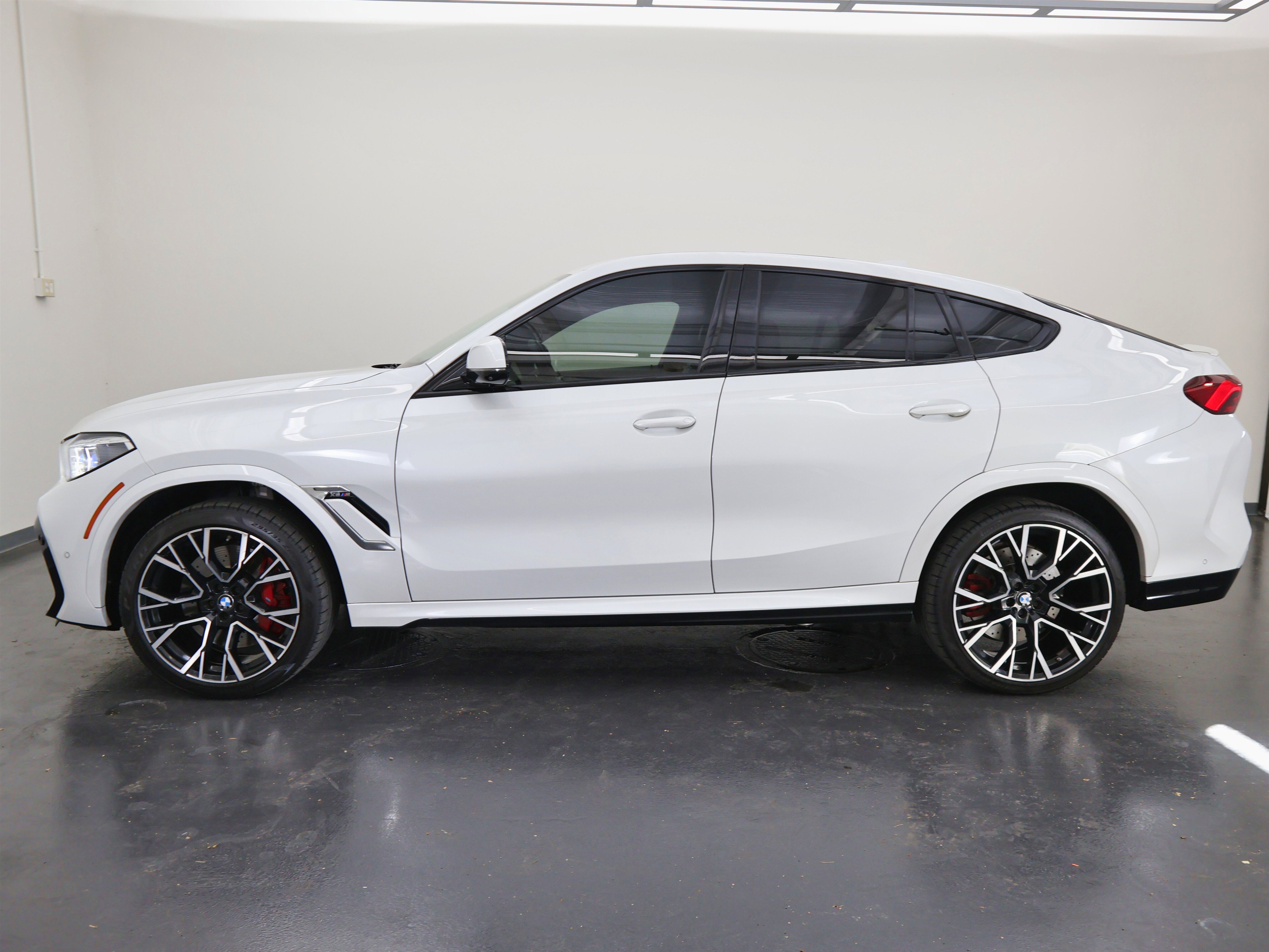 Used 2021 BMW X6 M w/ Executive Package image 6