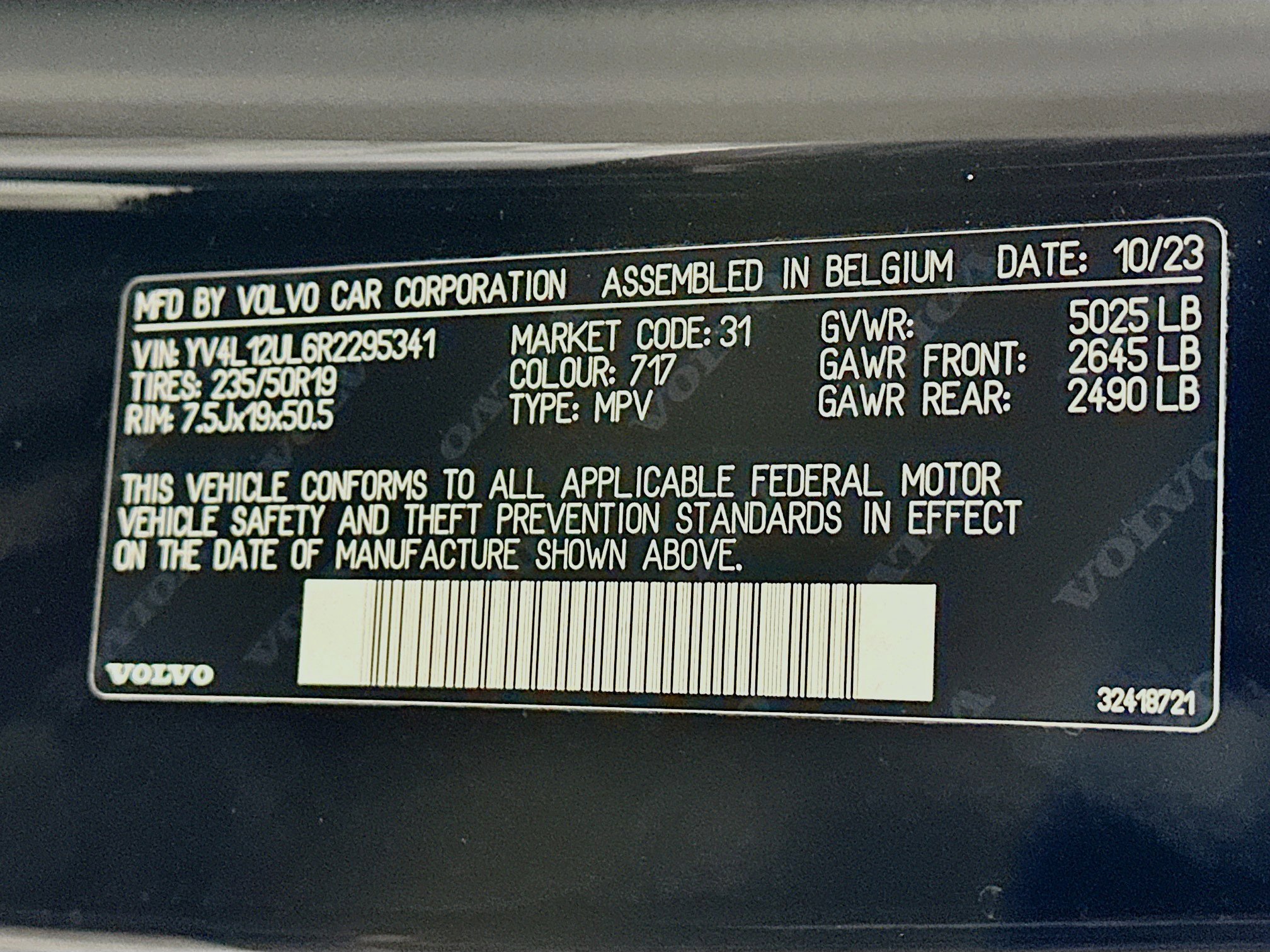 Used 2024 Volvo XC40 B5 Plus image 12