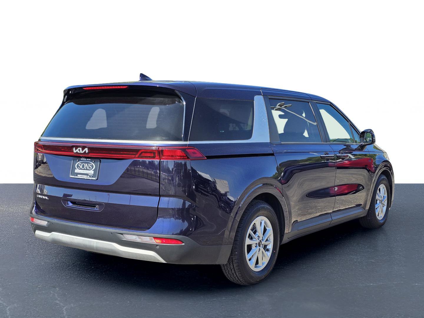 Used 2023 Kia Carnival LX image 8