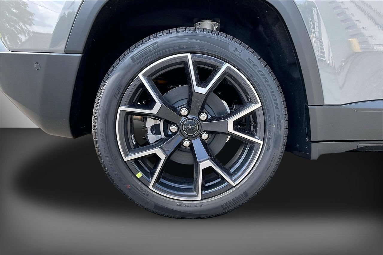 New 2026 Jeep Cherokee Overland w/ Advanced Pro Tech Group AWD/4WD image 35