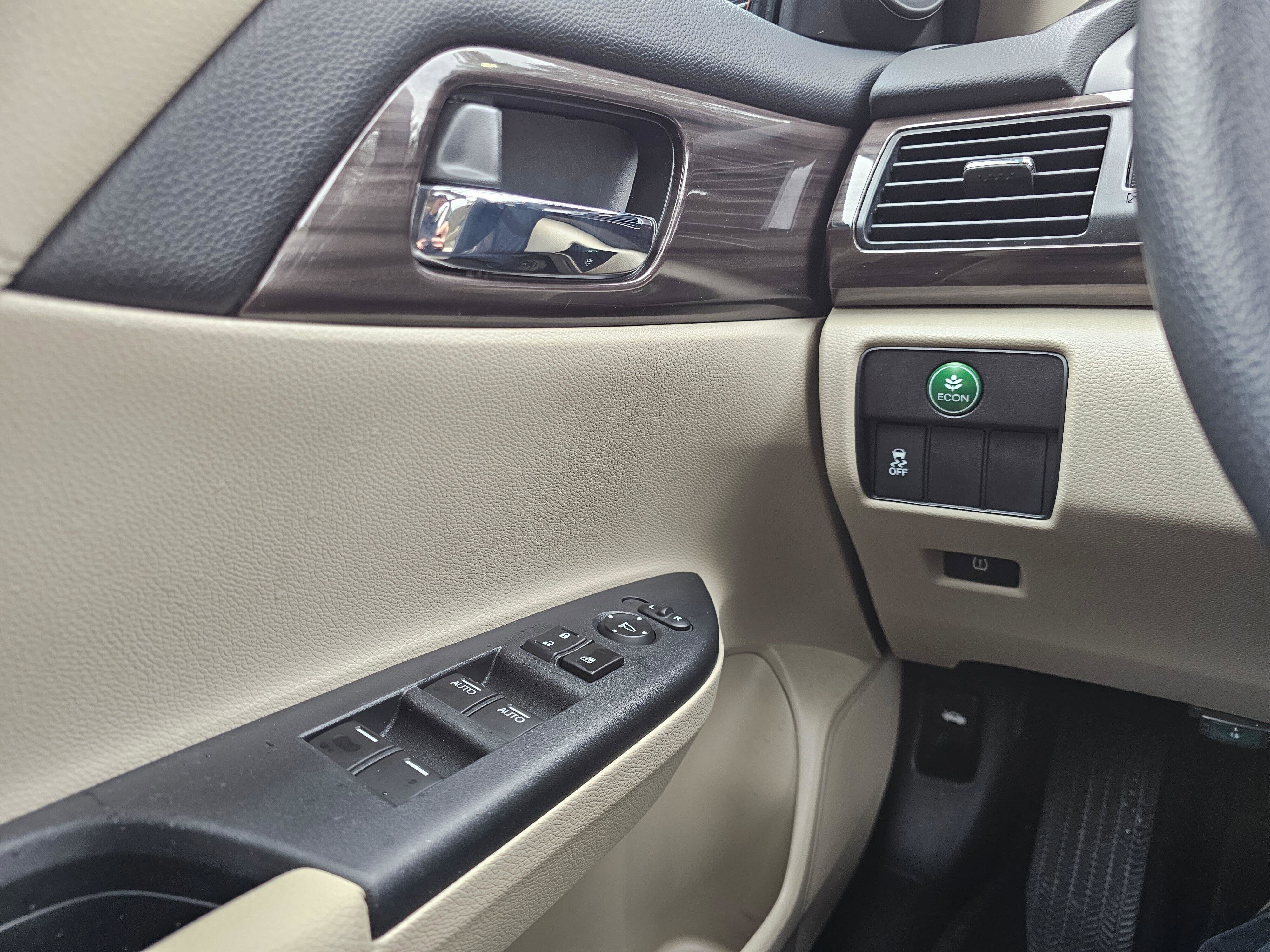 Used 2016 Honda Accord EX image 31