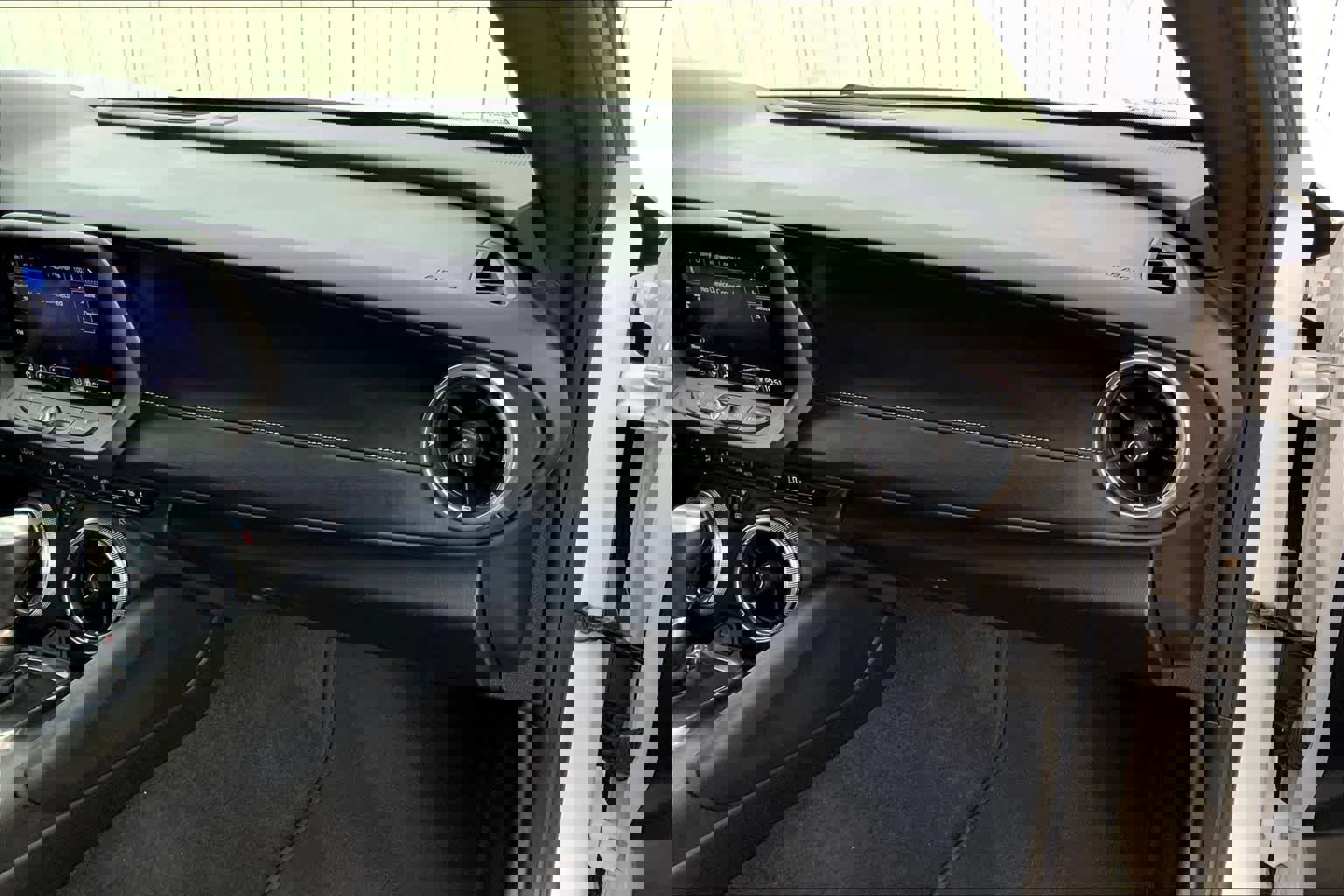 Used 2020 Chevrolet Camaro LT w/ Technology Package RWD image 19