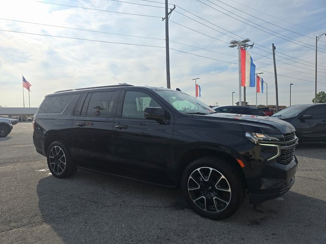 Used 2022 Chevrolet Suburban RST w/ Luxury Package image 3