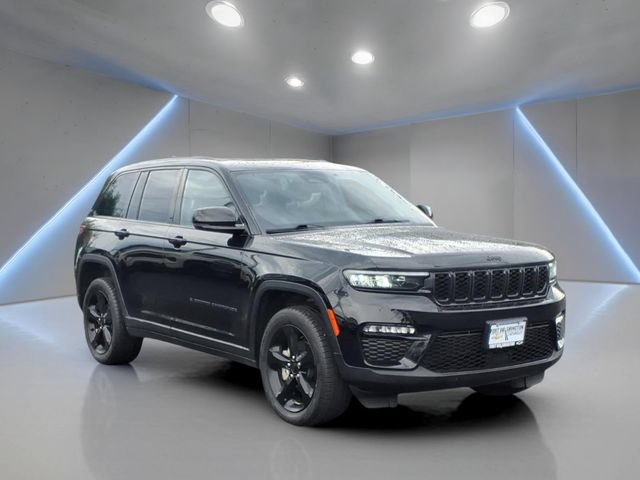 Used 2023 Jeep Grand Cherokee Limited w/ Black Appearance Package AWD/4WD image 1
