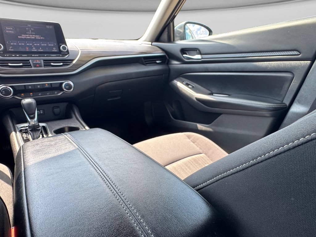Used 2025 Nissan Altima 2.5 SV FWD image 23