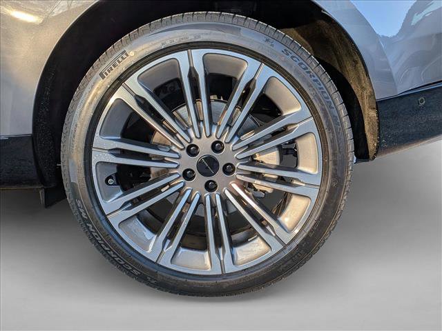 New 2026 Land Rover Range Rover Long Wheelbase SE image 10