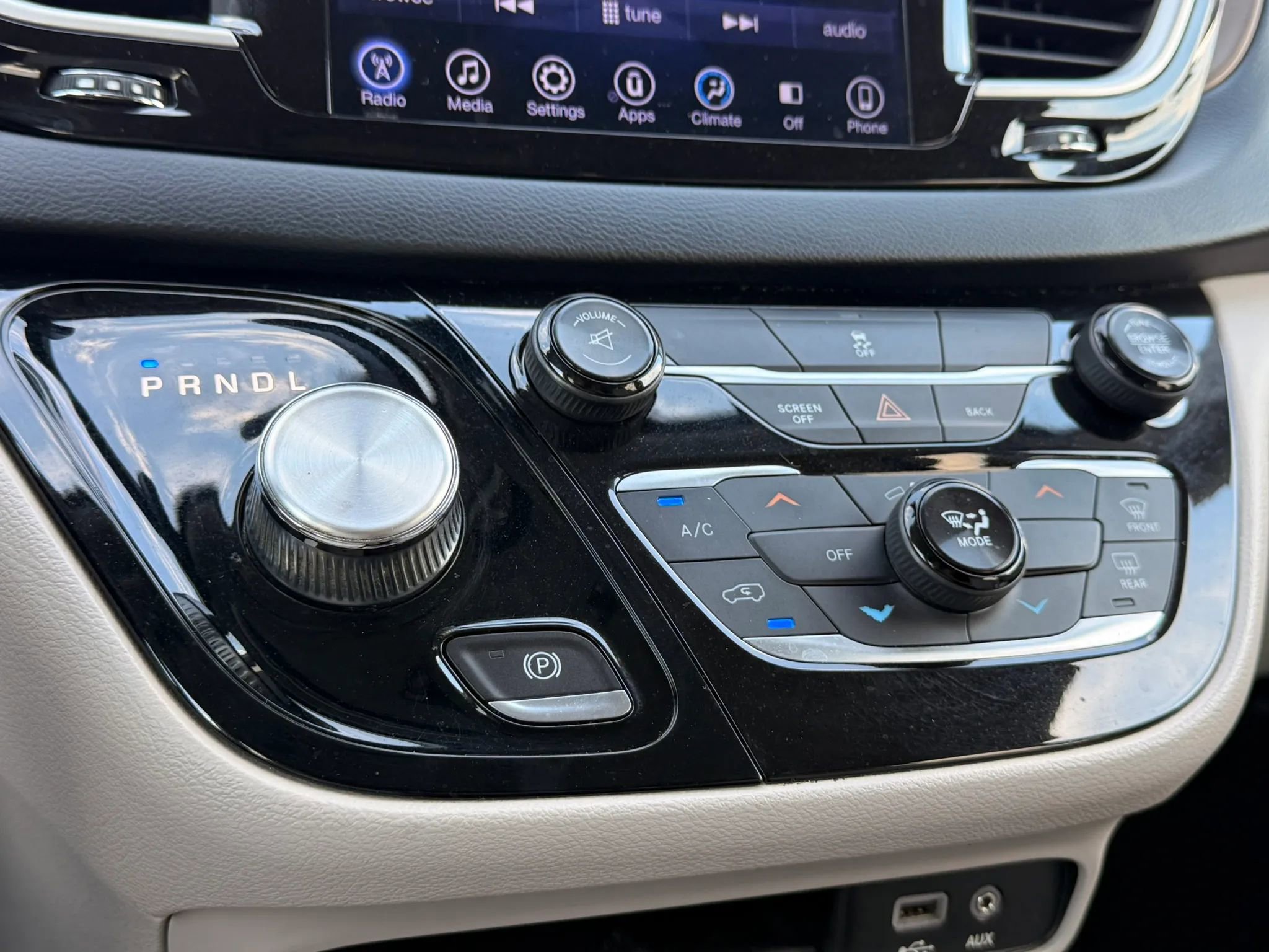 Used 2017 Chrysler Pacifica Touring FWD image 17