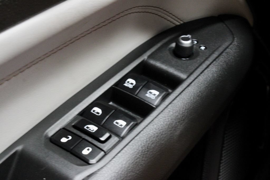 Used 2023 Jeep Compass Limited w/ Elite Group AWD/4WD image 25